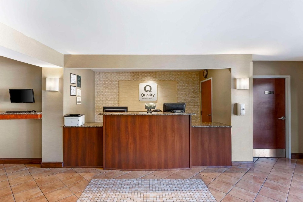 King Room with Roll-In Shower - Accessible/Non-Smoking